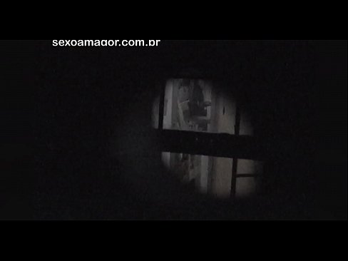 ❤️ Blondiin saab salaja videolevi naabruskonna voyeuri poolt peidetud õõnsate telliskivide taha peidetud Porno fb at us et.pornma-com.ru