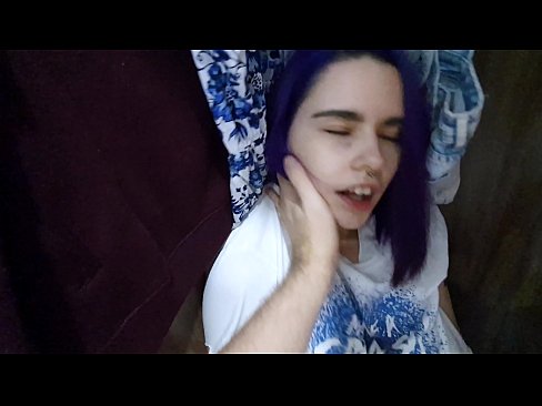 ❤️ Leidsin oma õe kapist ja aitasin tal cumida Porno fb at us et.pornma-com.ru
